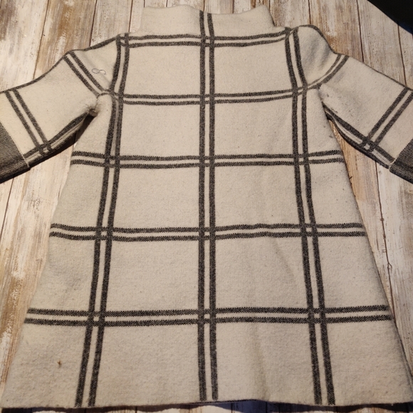 Moth sweater - Picture 6 of 7